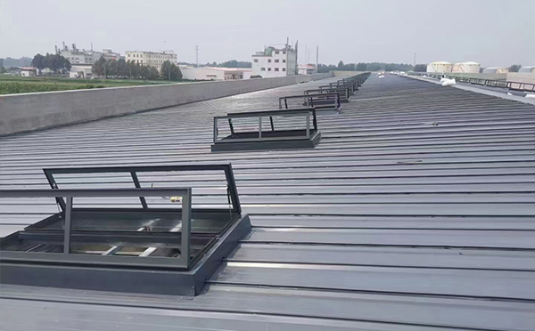 某中学室内体育馆敦煌排烟窗改造项目