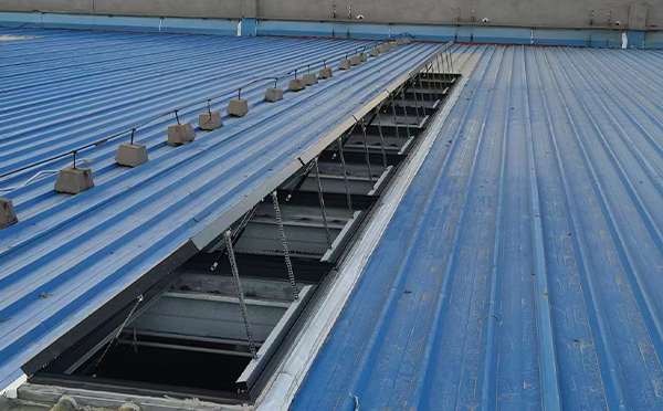 某城市大型商业综合体中庭敦煌排烟窗工程